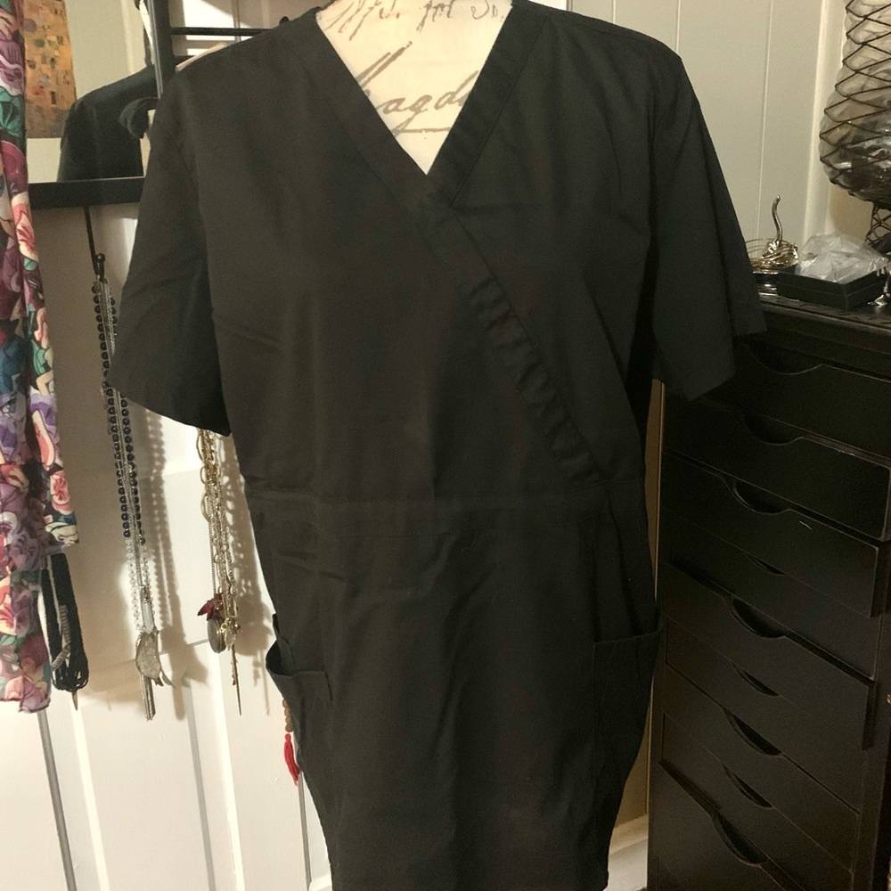 Uniform Advantage fitted stretch scrub top size XL